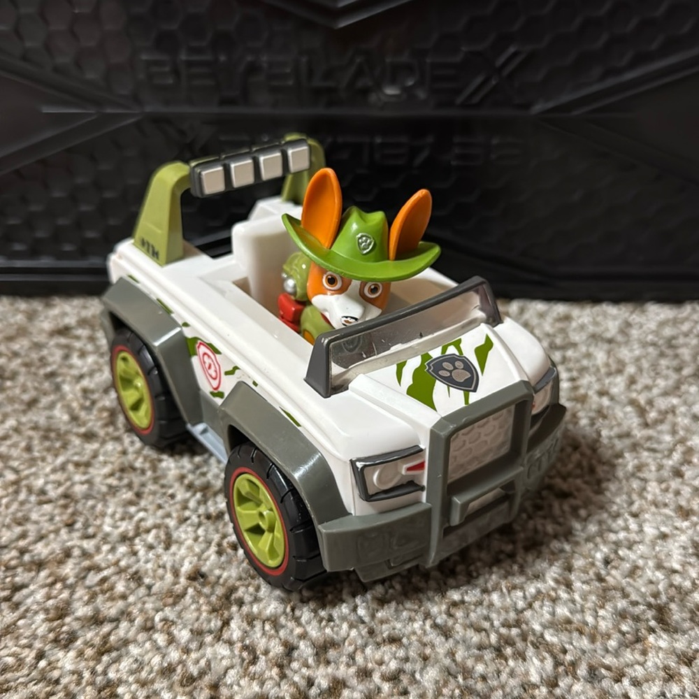 Paw Patrol Trackers Jungle Cruiser Vehicle and Figure